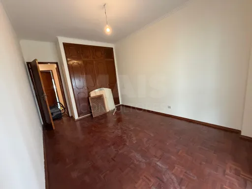 Apartamento T4 em Carnide