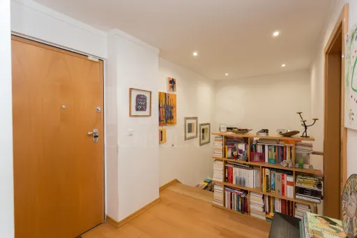 T3+1 Algés, duplex vista mar, condomínio fechado e piscina