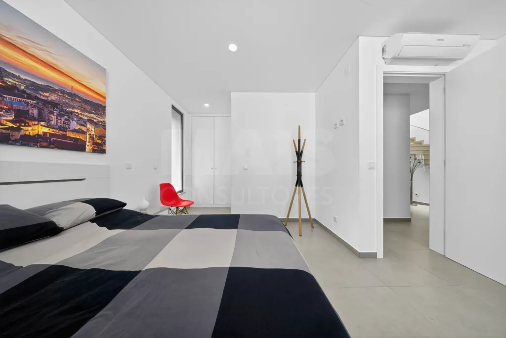 Moradia T4 com Piscina e Rooftop a minutos da Praia | Salir do Porto
