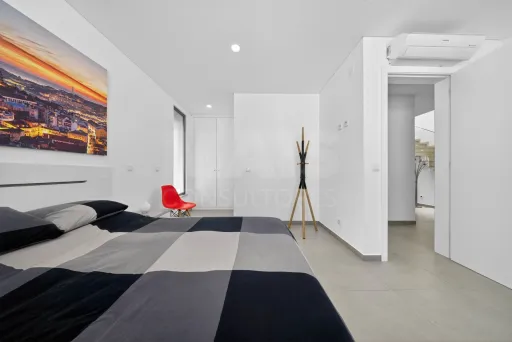 Moradia T4 com Piscina e Rooftop a minutos da Praia | Salir do Porto