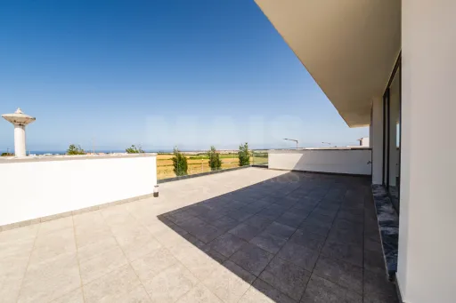 Moradia T3+2 Moderna com Vista Mar e Terraço Panorâmico