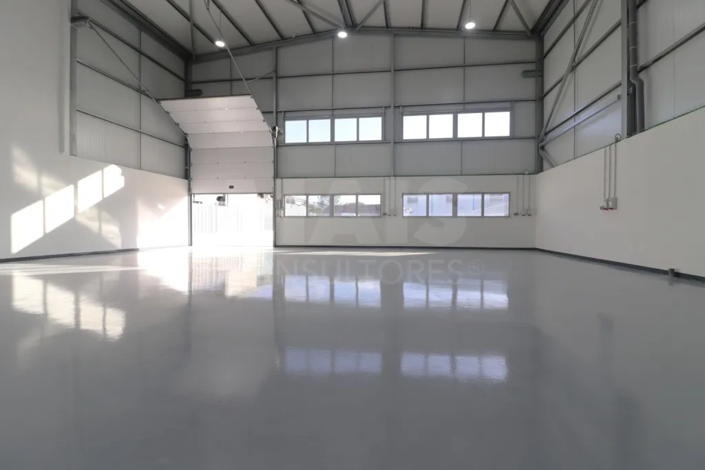 Pavilhão Industrial novo no Carregado com 624 m2 de Terreno e 312 m2 de Construção
