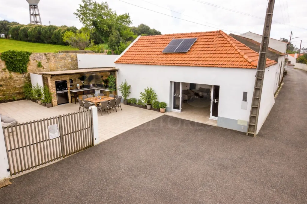 Store with 102m2 | 170m2 patio | 2023