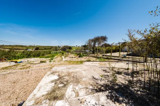 Imóvel com Vista Mar e Elevado Potencial Turístico a Minutos das Praias de Peniche
