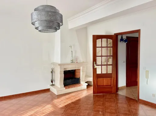 Moradia Geminada T2+2 com Terraço, Garagem Box e Churrasqueira perto de praia