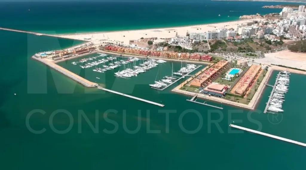 Apartamento T2 com 1 Lugar de Estacionamento  e Varanda | Próximo da Praia da Rocha – Encosta da Marina  - Portimão