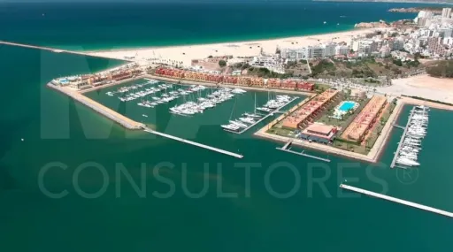 Apartamento T2 com 1 Lugar de Estacionamento  e Varanda | Próximo da Praia da Rocha – Encosta da Marina  - Portimão