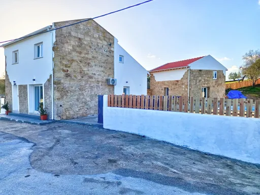 Moradia T2 + Anexo c/ T1, Logradouro e Piscina!