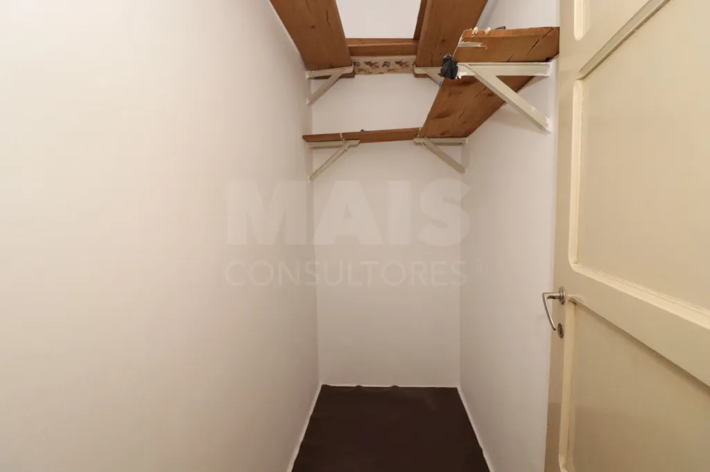 2-Bedroom Ground-Floor Apartment with Patio in Porto Alto