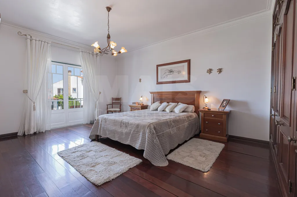 🏡✨ Moradia T4 em Alenquer com Piscina e Espaço de Convívio ao Ar Livre!