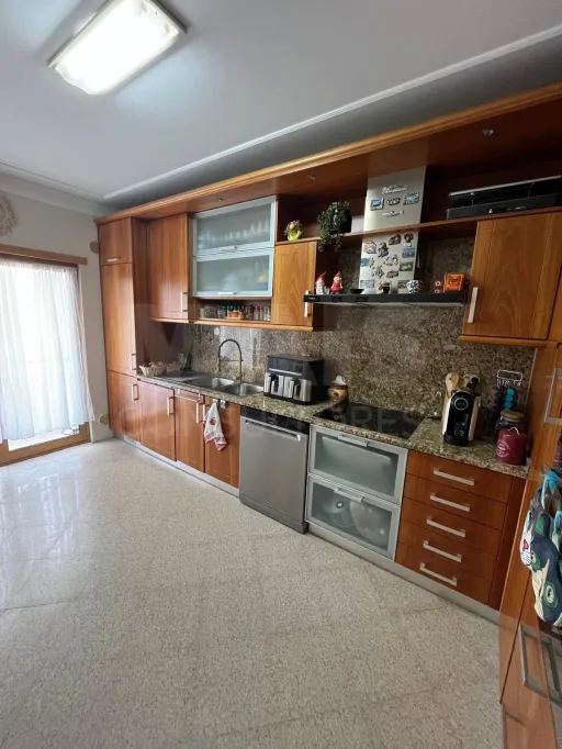 Apartamento T3 - Alhandra - Garagem e Arrecadação