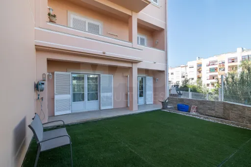 Andar de Moradia T4 com Terraço em Agualva-Cacém