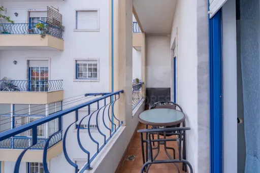 Apartamento T1 com parqueamento e arrecadação em Samora Correia
