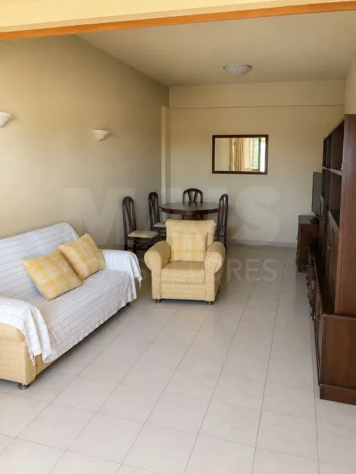 T2 com Excelente Luz Natural em Miratejo | Oportunidade!