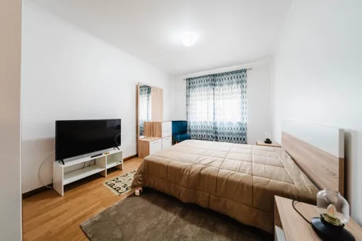 Apartamento T2, com elevador e estacionamento - Caldas da Rainha