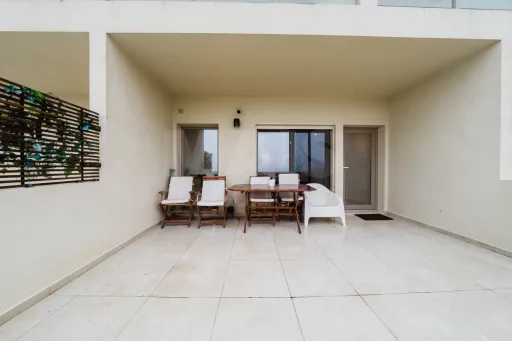 Apartamento T2 com terraço em condomínio privado perto da praia – Honeysands Residences, Areia Branca