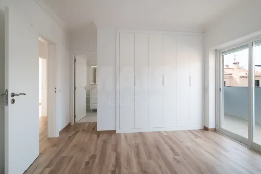 Moradia Isolada T4 Renovada — Abuxarda / Alvide, Cascais