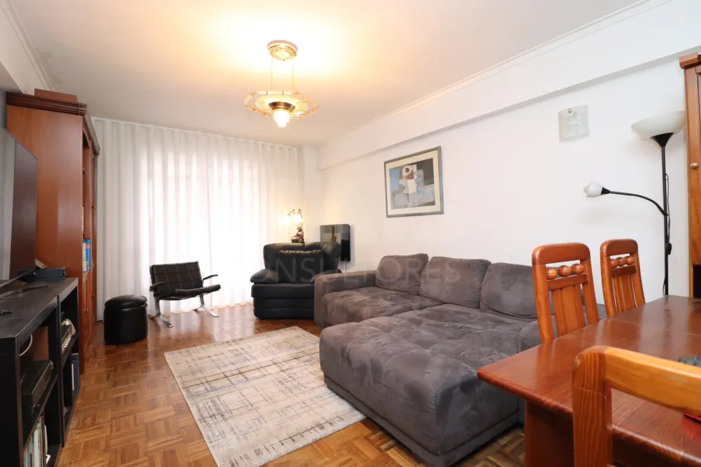 2 bedroom apartments 100 meters from Tapada das Mercês train station