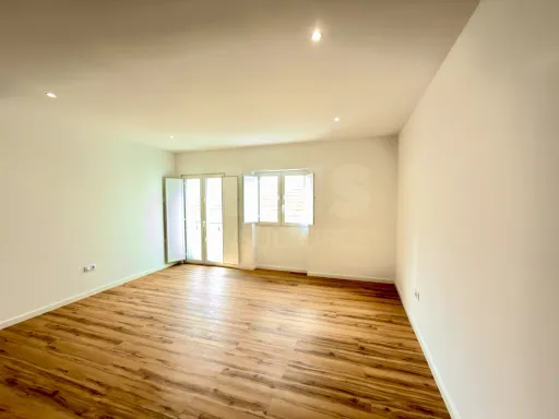 Moradia no coração de Peniche, totalmente renovada e com excelente potencial de investimento