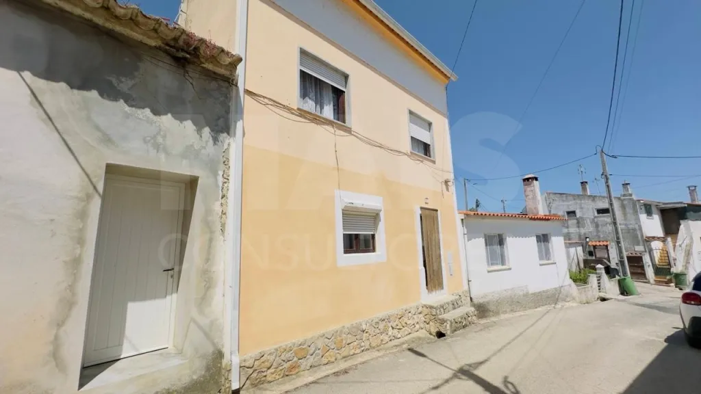 Moradia T5+1 Remodelada com Garagem, Anexo e Vista Panorâmica sobre o Campo -  Merendeiro - Lourinhã