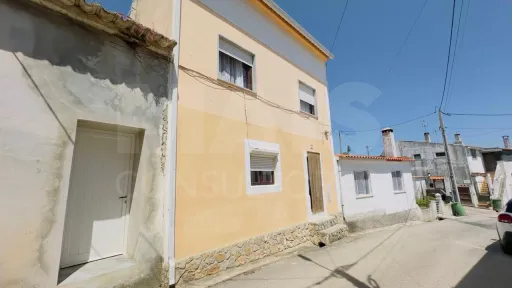 Moradia T5+1 Remodelada com Garagem, Anexo e Vista Panorâmica sobre o Campo -  Merendeiro - Lourinhã