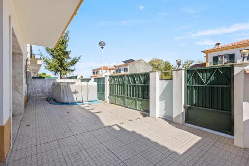 Excelente Moradia T3 com área exterior de lazer e Garagem Ampla