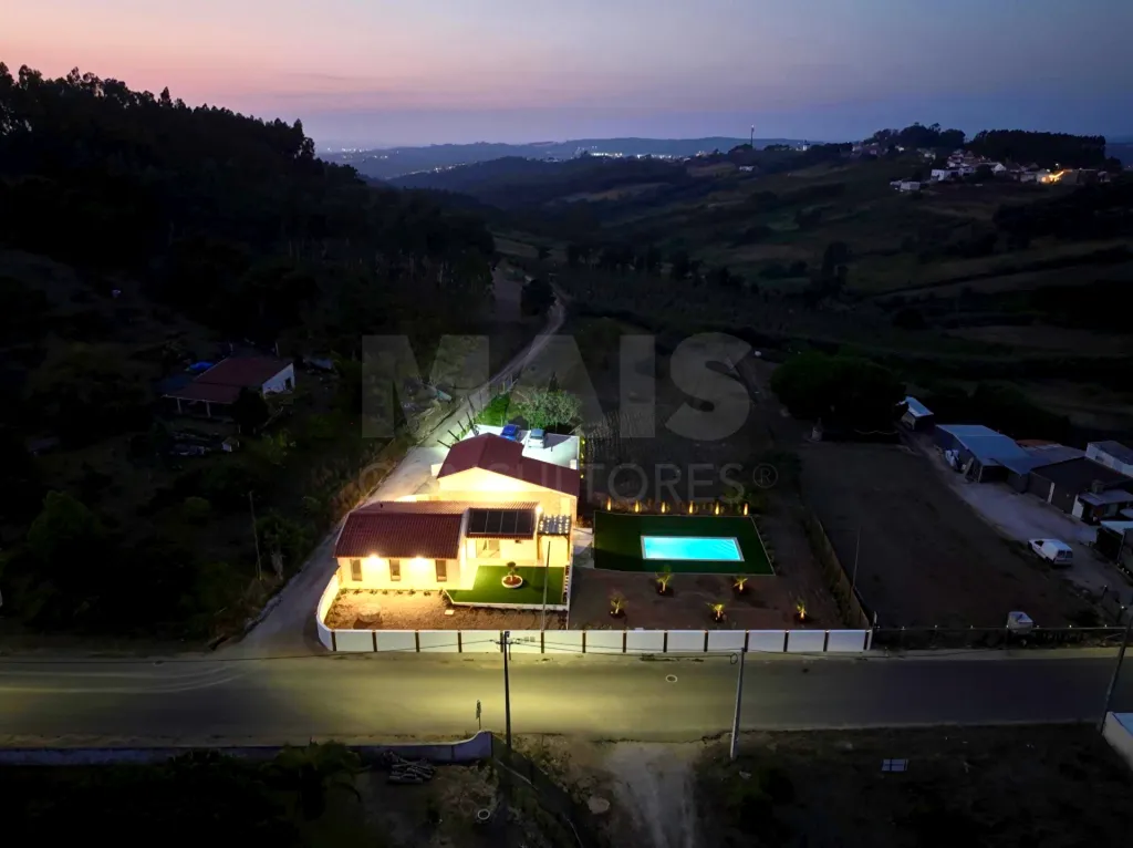Single-Story 2-Bedroom + 1 House with Pool, Outbuilding, and 3,476 m² Lot | Comfort, Privacy, and Quality of Life