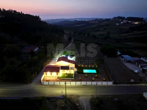 Moradia Térrea c/ Piscina, Jardim, Anexo, Garagem e Parqueamento, Inserida em Lote de 3.476m2 !