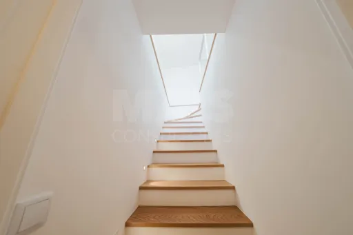 Moradia totalmente remodelada no coração de Peniche!