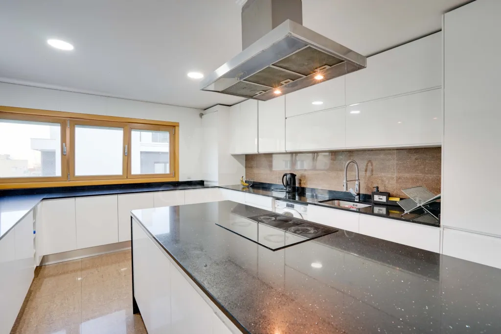 Apartamento T3 Mobiliado | Famões - Urb. Courela dos Fornos