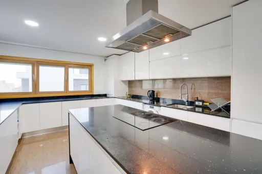 Apartamento T3 Mobiliado | Famões - Urb. Courela dos Fornos