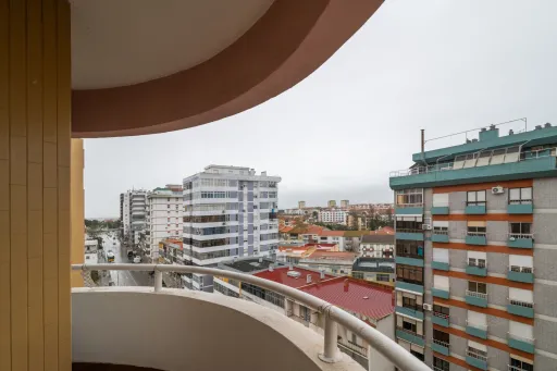 T2 with garage in Alto Seixalinho