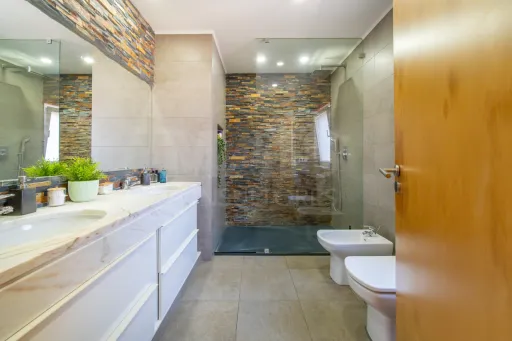 Moradia T3 totalmente remodelada no Condomínio Villas de Samorena em Samora Correia