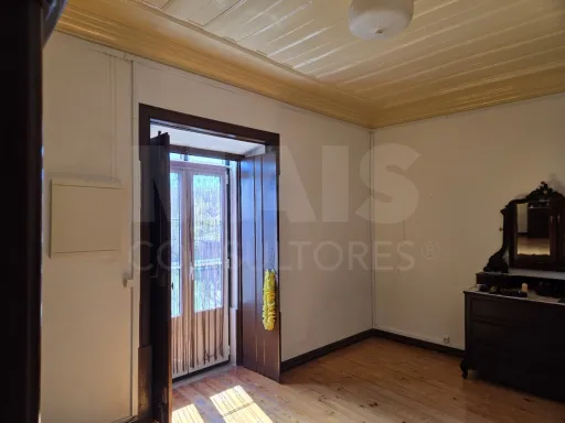 Prédio no Centro de Torres Novas com Jardim e Forte Potencial para constituição de Propriedade Horizontal com elevada rentabilidade de investimento