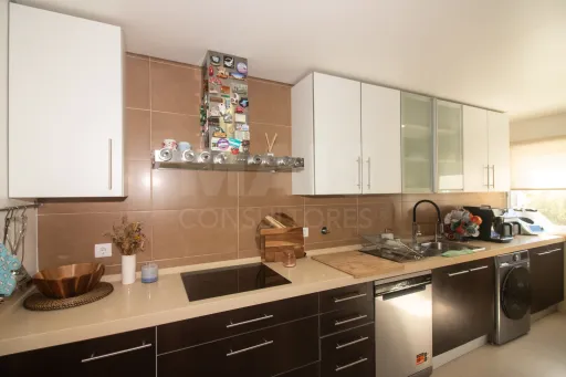 Modern 2-Bedroom Apartment with Garage | A-da-Beja, Amadora
