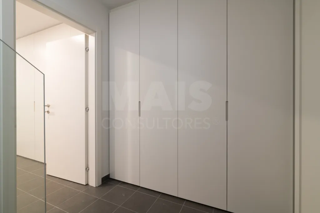 Moradia Geminada T4 + 1 com Piscina Famões