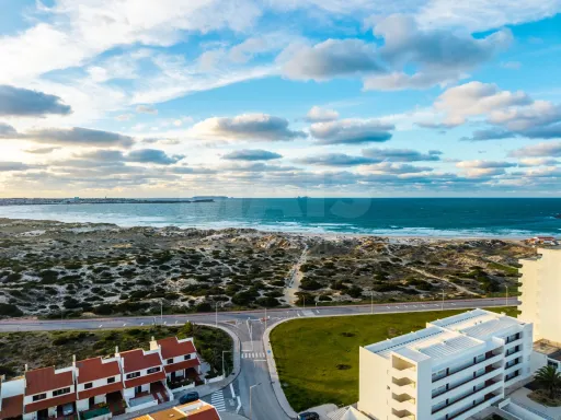 Excelente apartamento T0+2 no Sol Village I, a apenas 500 metros da magnífica praia do Baleal.