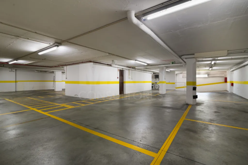 T1 com terraço e garagem em Linda a Velha