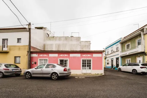 Oportunidade no Centro Histórico de Peniche – Espaço com Potencial para Estúdio ou T1