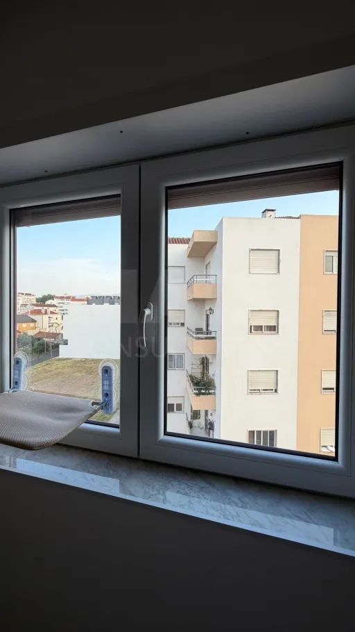 Apartamento T2 Remodelado no Centro do Cadaval
