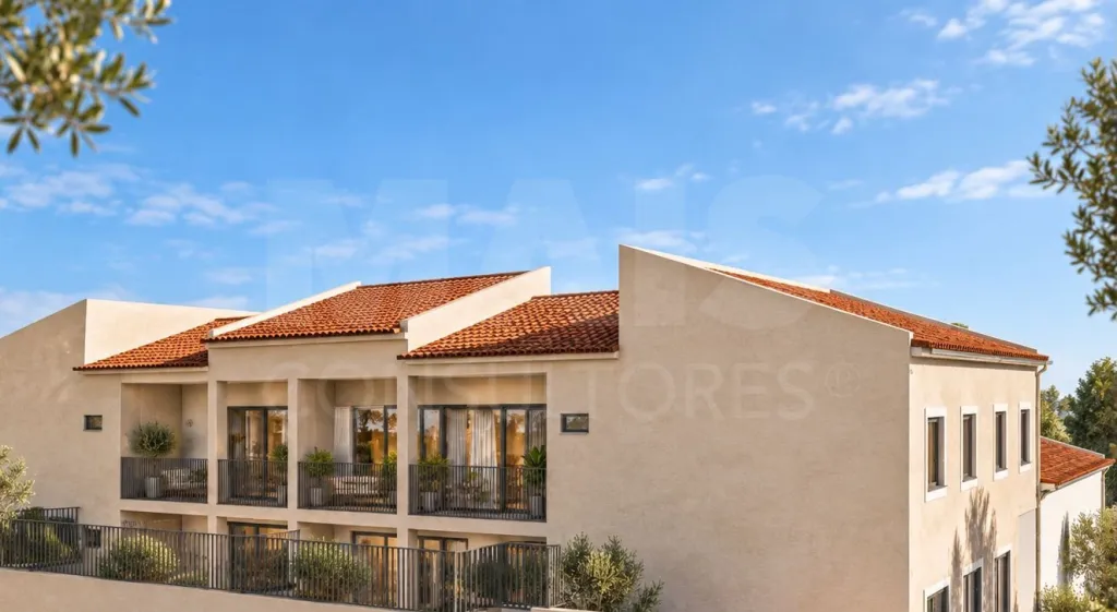 Prédio com projeto aprovado para 8 apartamentos em Peniche