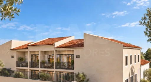 Prédio com projeto aprovado para 8 apartamentos em Peniche