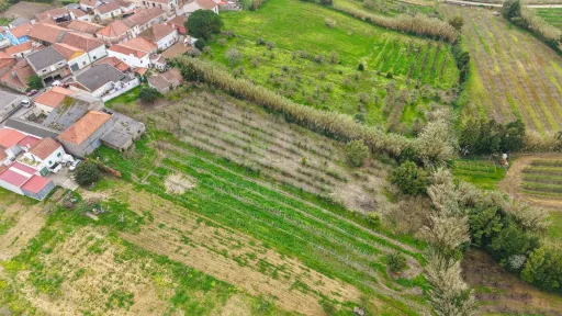 Terreno no centro da Usseira