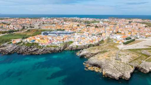 Moradia com 3 apartamentos e vista mar