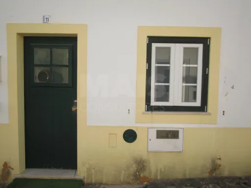 Moradia T2 com Sótão Forrado e Espaço Exterior