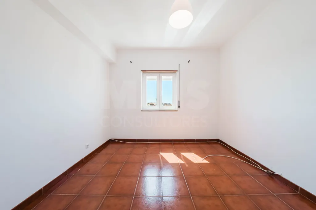 T2 Renovado com Varanda e Vista Mar em Peniche