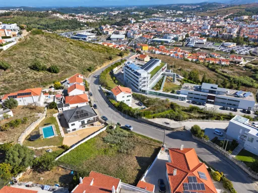 Lote Urbano c/ 464m2 e Proj. para Moradia T4 com Piscina & Vista Desafogada | VARATOJO