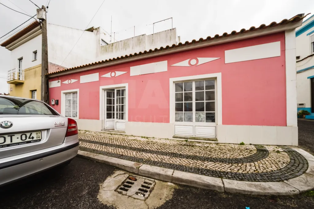 Oportunidade no Centro Histórico de Peniche – Espaço com Potencial para Estúdio ou T1