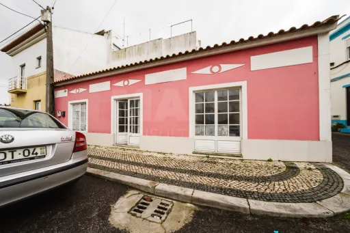 Oportunidade no Centro Histórico de Peniche – Espaço com Potencial para Estúdio ou T1