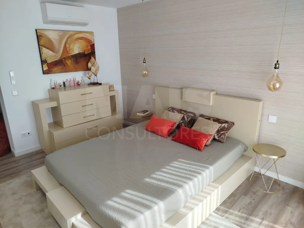 3-Bedroom Top-Floor Apartment with Panoramic Balcony, Garage, and Storage Room | Downtown Lourinhã, 10 Minutes from the Beach
